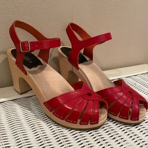 swedish hasbeens Women's Fredrica Platform Sandal 39/9 Red